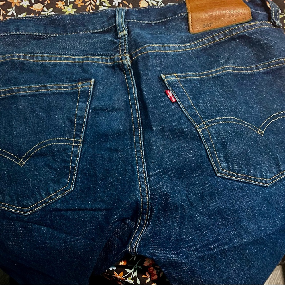 32x32 Levi’s 501’s